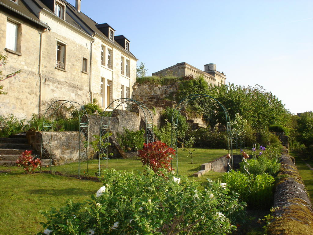 Chambres D'Hotes Sur La Courtine De Coucy Bagian luar foto