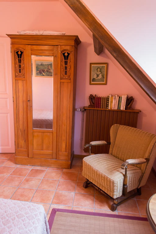 Chambres D'Hotes Sur La Courtine De Coucy Ruang foto