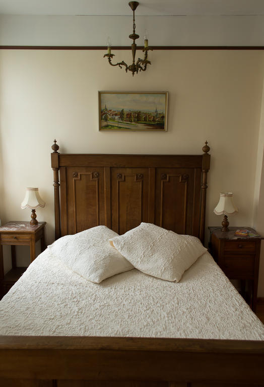 Chambres D'Hotes Sur La Courtine De Coucy Ruang foto